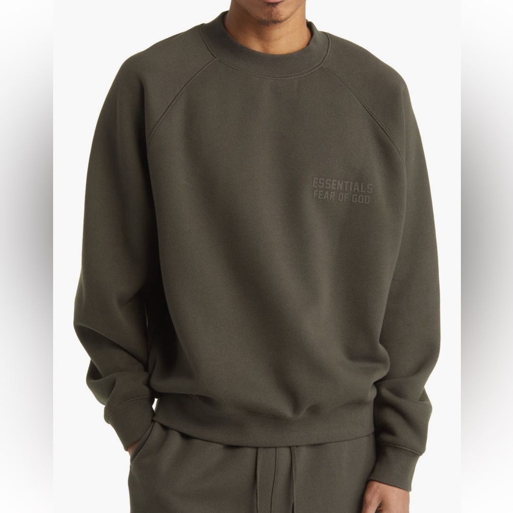 Fear of God Essentials crewneck (Olive Green)